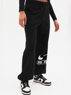 Nike air men’s fleece  jogginghose mid rise relaxed design size m